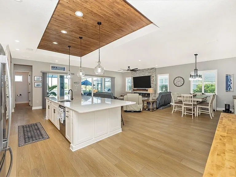18805 Valleta Ave — Photo 11
