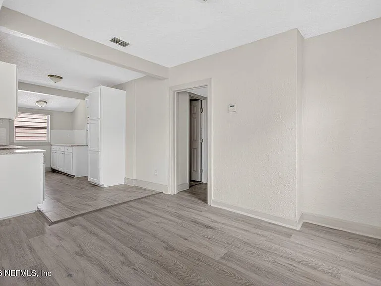 845 Ontario St — Photo 13