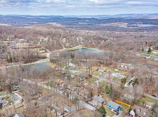 7 Applewood Rd, Hamburg, NJ 07419