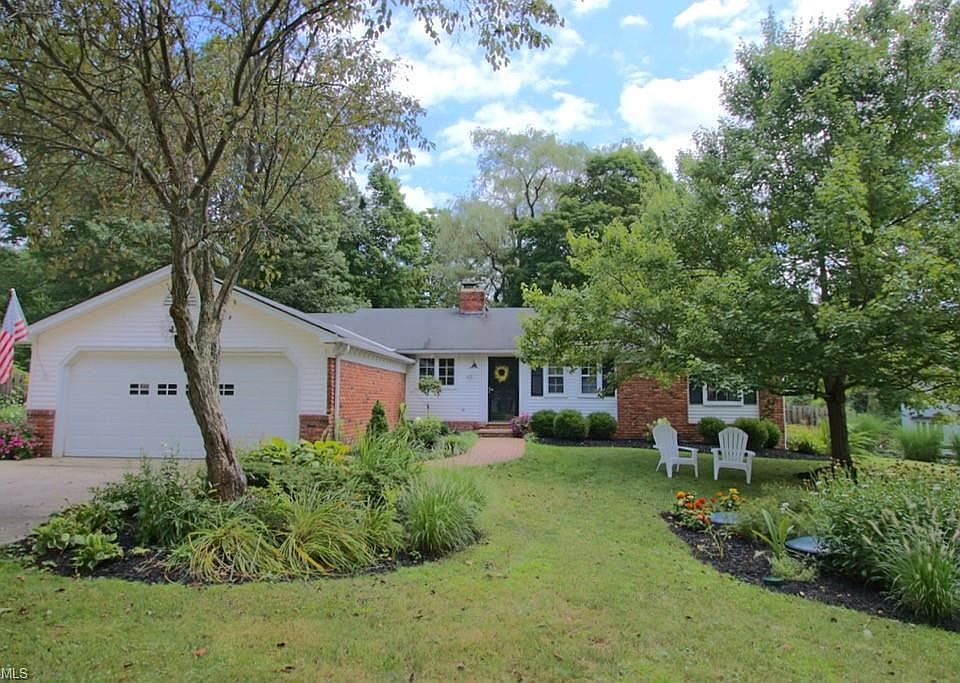 1st image of 40 Maple Hill Dr