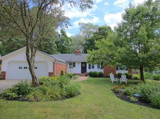 40 Maple Hill Dr, Chagrin Falls, OH 44022