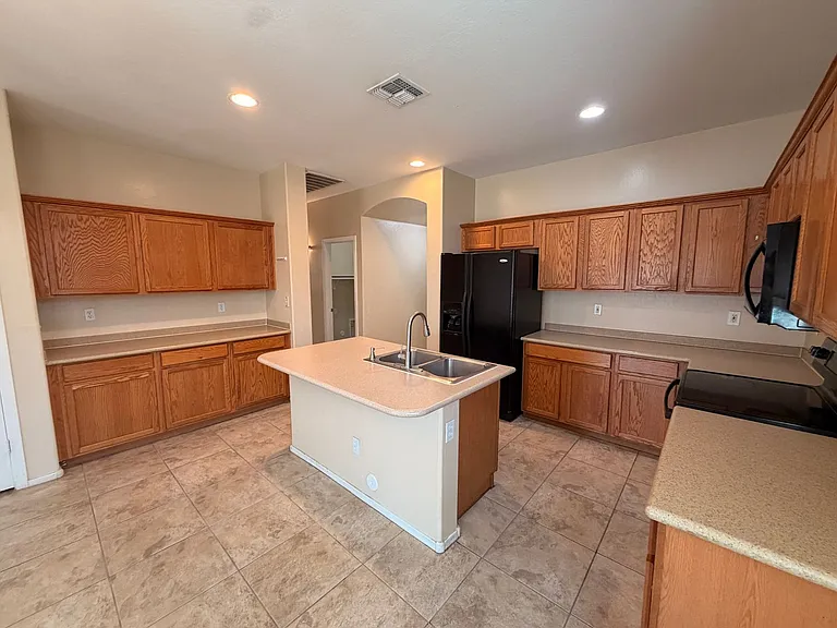 15227 W Jackson St — Photo 8