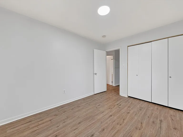 151 E McHattie St #6 — Photo 8