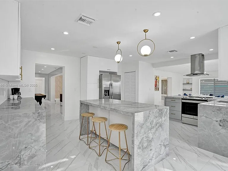 725 Harrison St — Photo 14