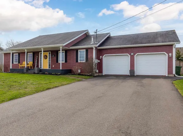 26 Hillside Meadows Dr, Cornwall, PE C0A 1H4