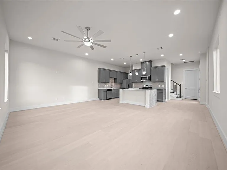 4525 Davenport St — Photo 7