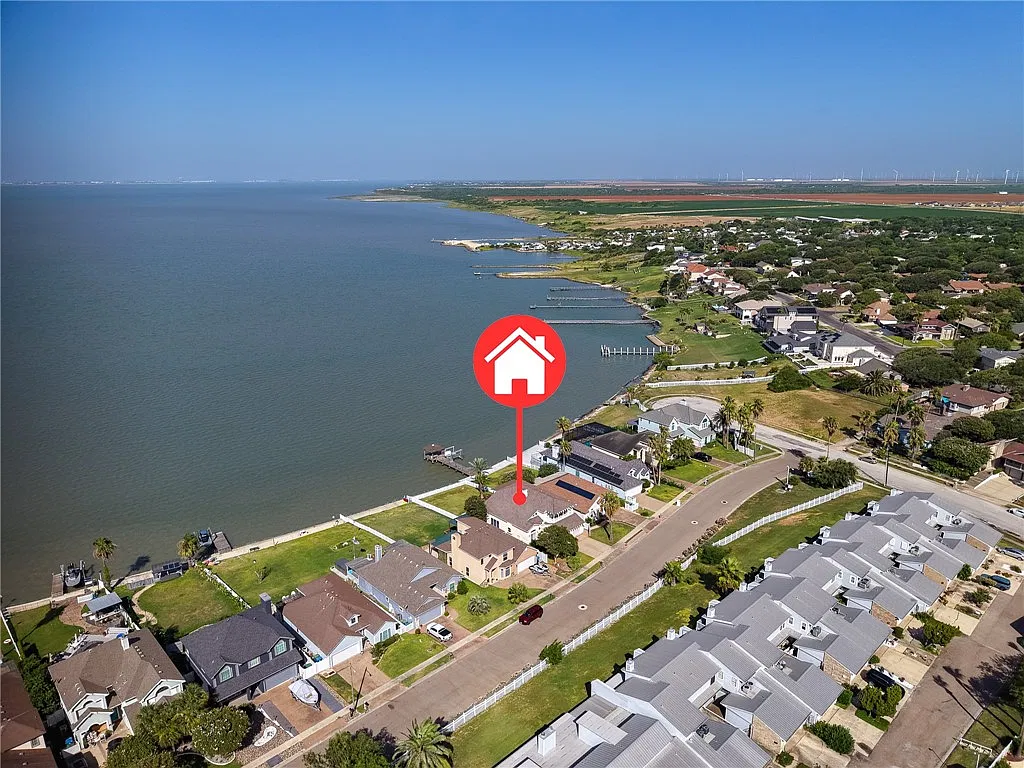 3 bed, 2.5 bath, 2636 sqft, $3,300 — Photo 4