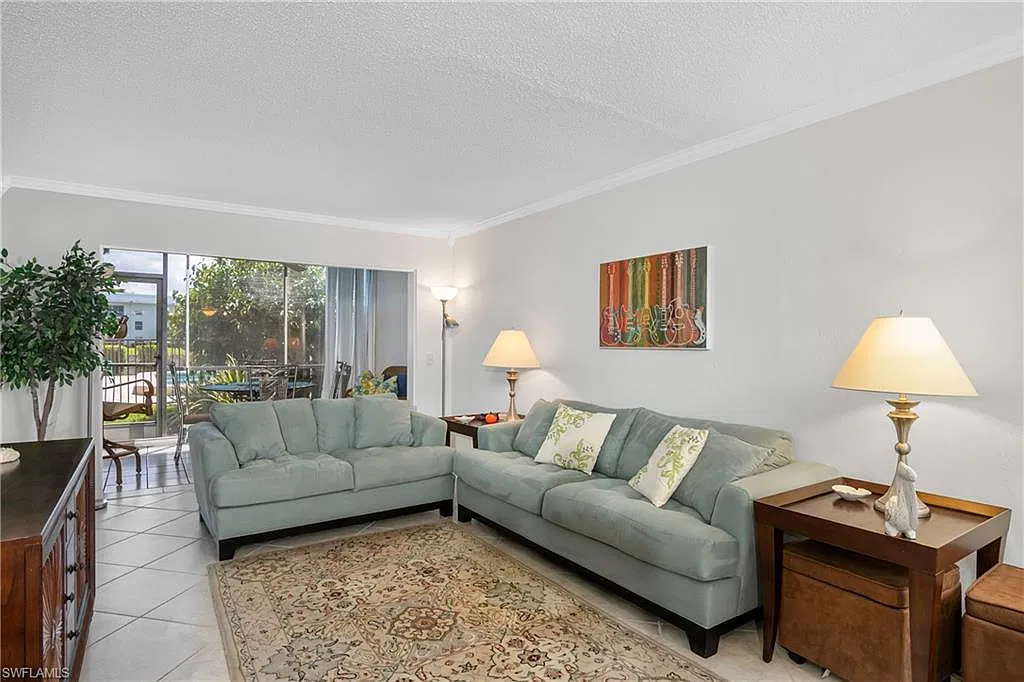 2 bed, 2.0 bath, 1100 sqft, $5,000 — Photo 3