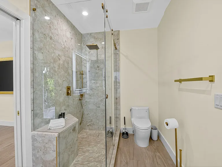 2900 Greenbriar Blvd — Photo 37