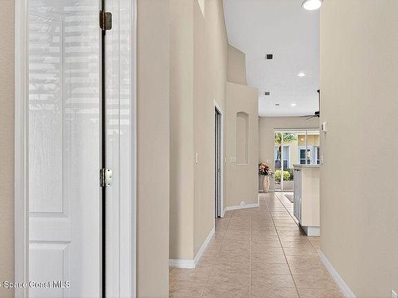 3rd image of 2510 Camberly Cir