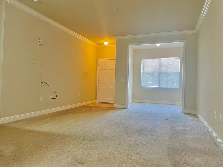 330 Southern Pecan Cir #103 — Photo 4