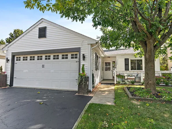 2382 Blue Spruce Ln, Aurora, IL 60502