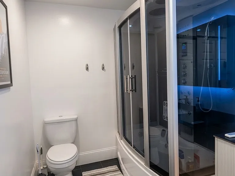 18 Russell St #1 — Photo 11