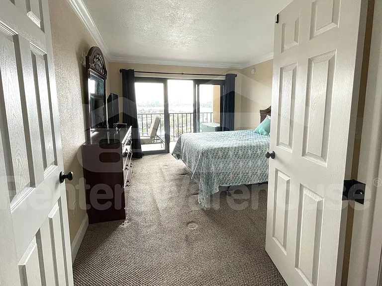 51 Island Way #906 — Photo 8