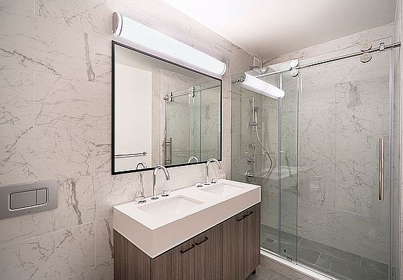 4th image of 220 E 72nd St APT 15G