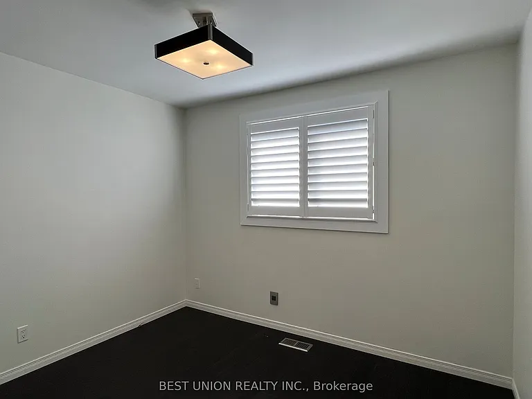 41 Lavina Cres — Photo 11