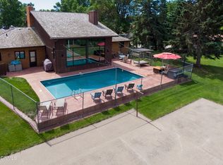 1524 Woodsman Pl, Bismarck, ND 58504