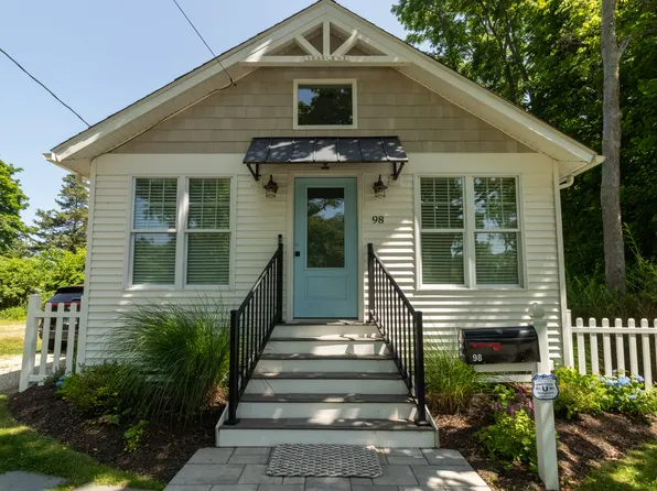 98 Union St, Guilford, CT 06437