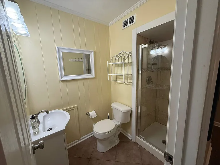 277 W 1st St #1E — Photo 10