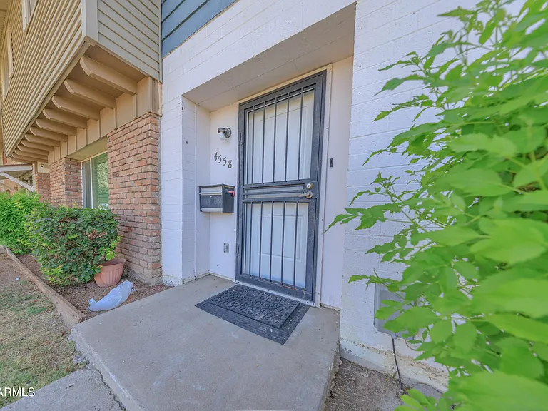 4558 N 15th Ave — Photo 4