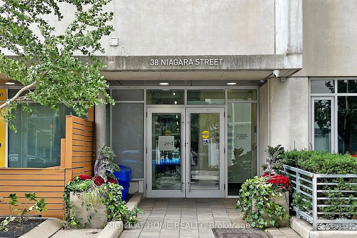 Building Photo - 38 Niagara St #312
