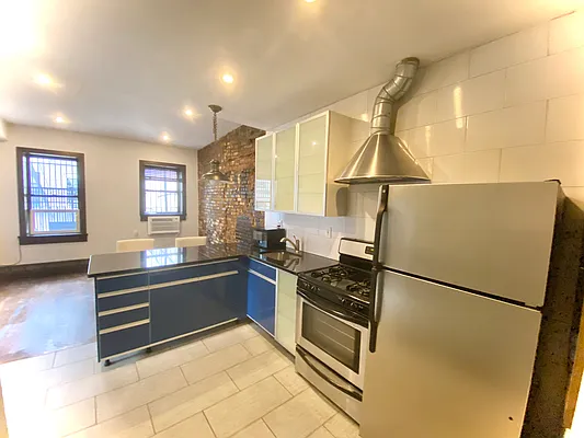 Rented by E Realty International Corp | media 21