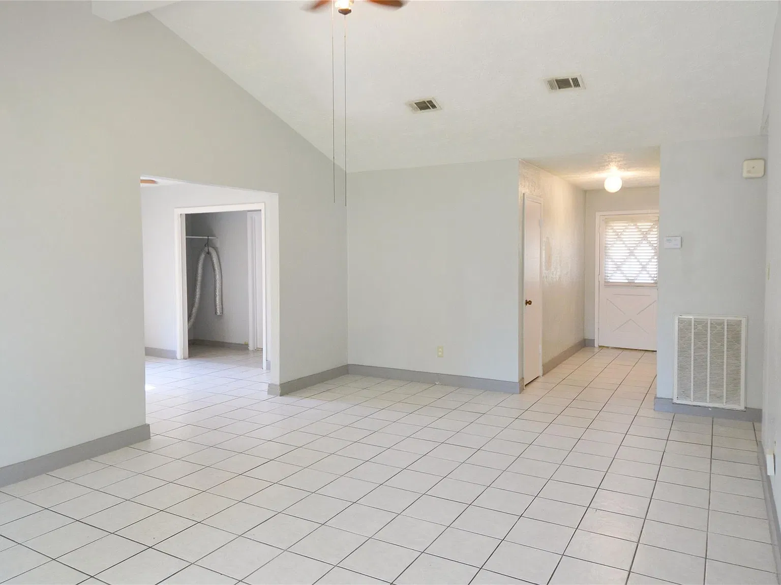 4 bed, 2.0 bath, 1568 sqft, $2,000 — Photo 4