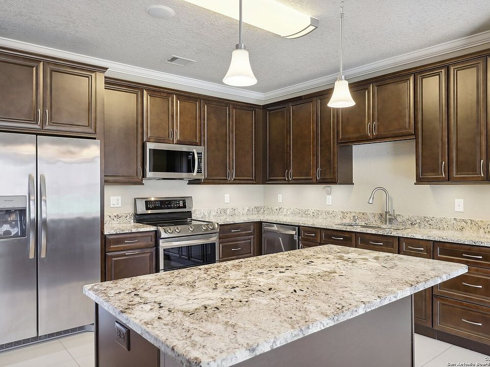 1st image of 823 QUITMAN OAK