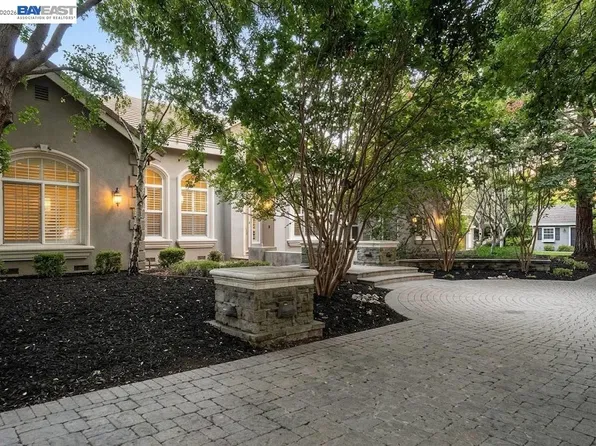12300 Highland Estates Ln, San Martin, CA 95046