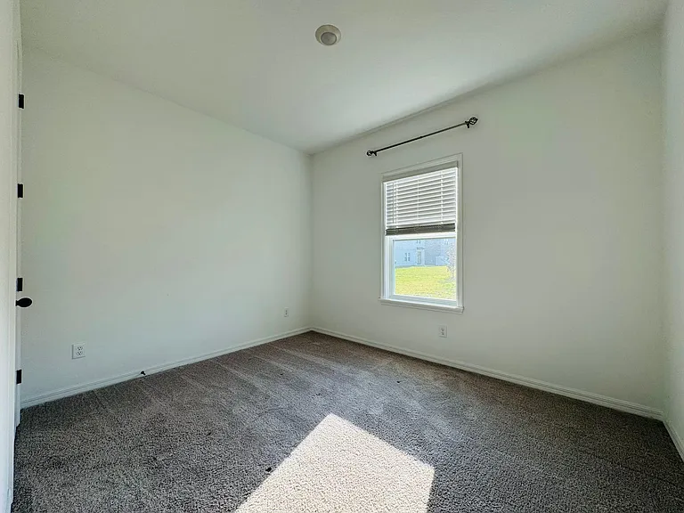 2175 Derwent Dr — Photo 24