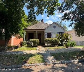 2413 Cherry St, Vicksburg, MS, 39180
