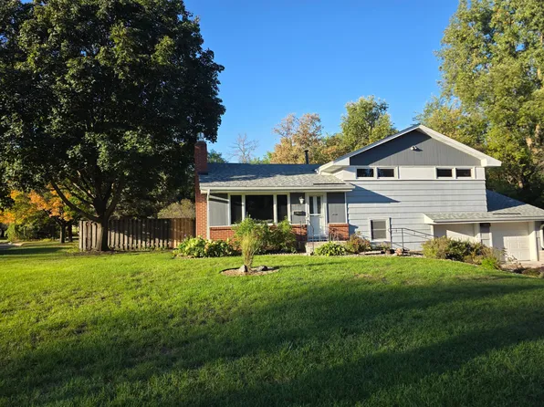 5033 Overlook Dr, Bloomington, MN 55437