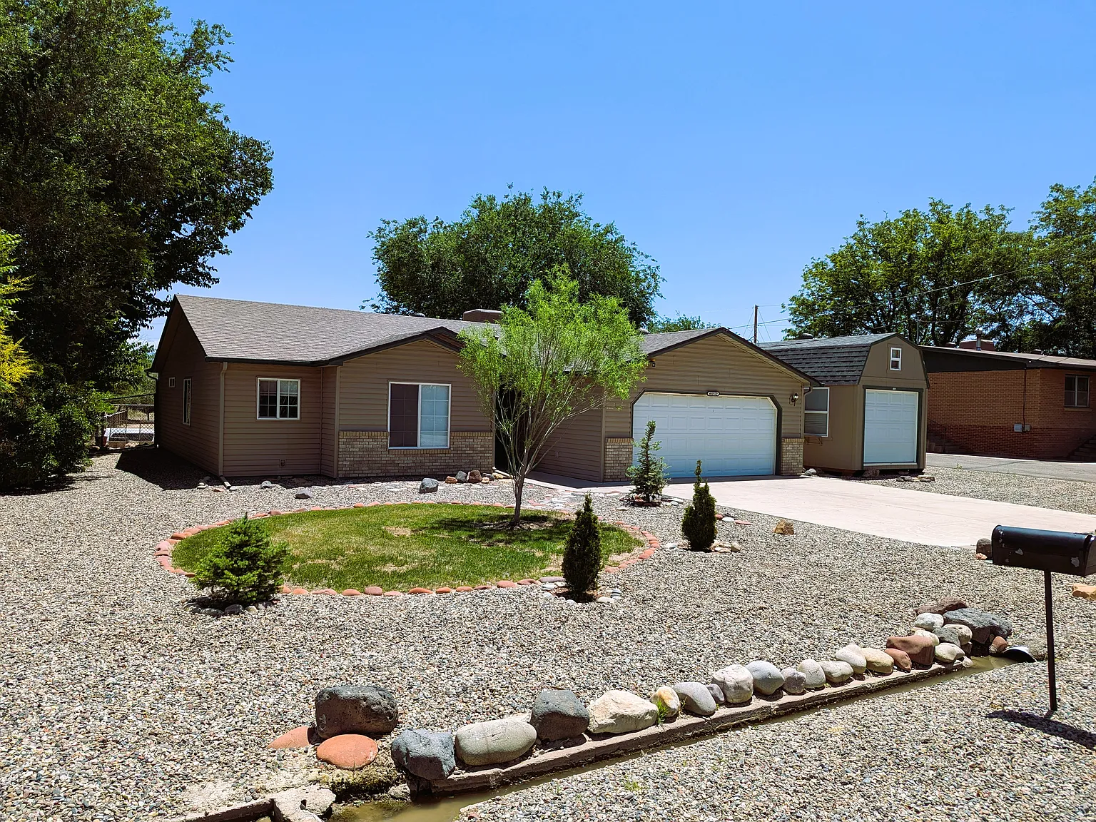3 bed, 1311 sqft, $2,000 — Photo 2