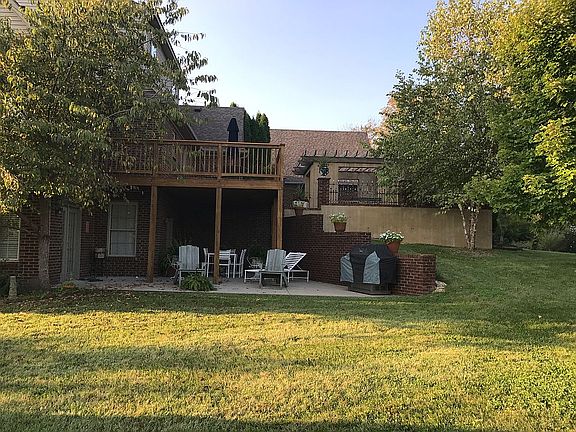 3rd image of 312 Carriage Hill Ct