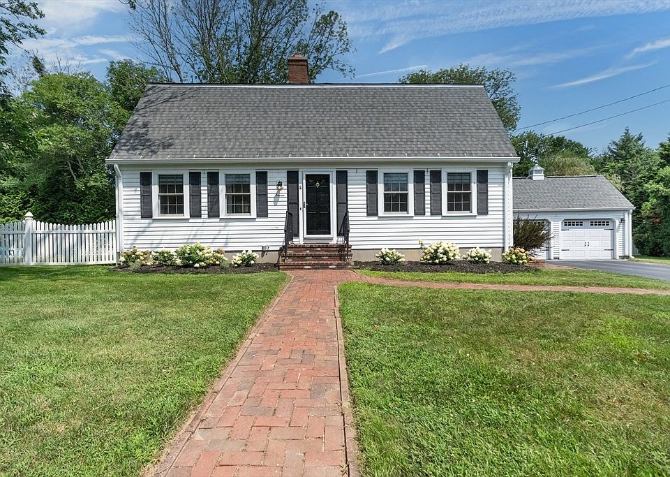 1st image of 11 Longview Dr