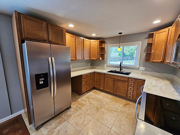 5th image of 10202 White Birch Ln