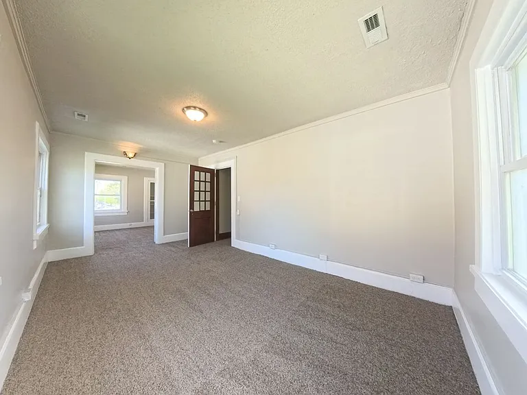 3303 University Ave — Photo 16