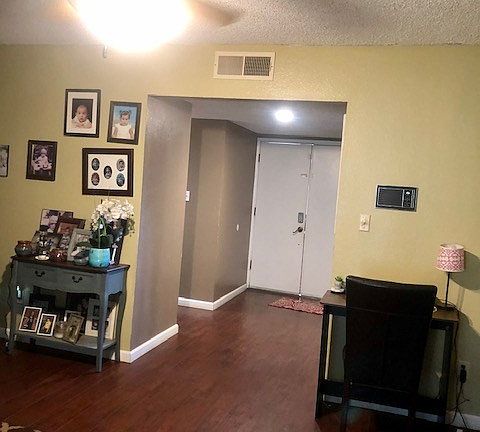 4th image of 2809 Hillcrest St