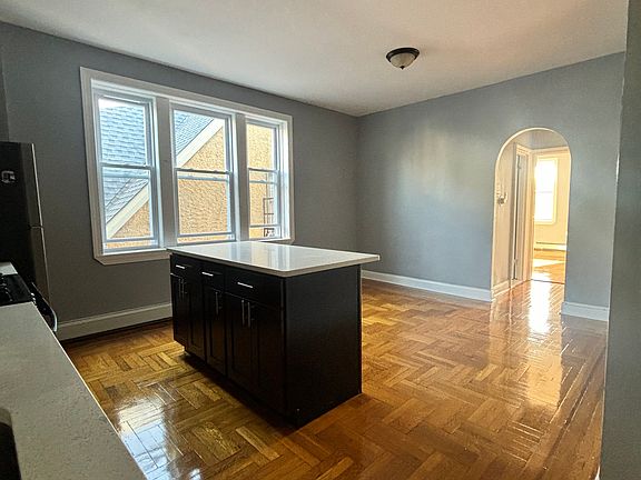 4th image of 166 Jewett Ave #3F