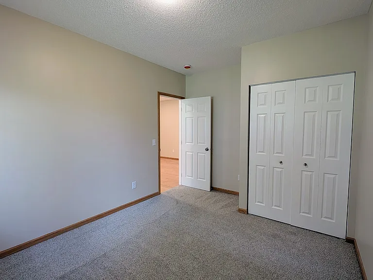 594 Sutherland Dr — Photo 18
