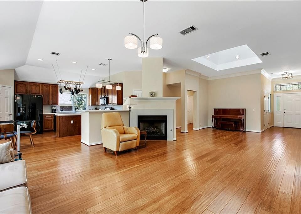 1st image of 7601 Waldon Dr