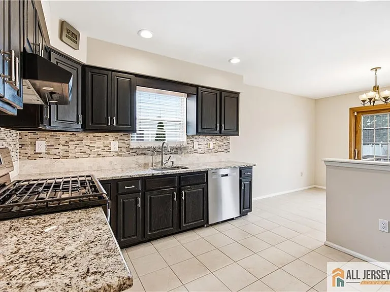 55 Parsler Pl — Photo 7