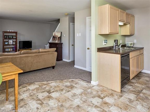 5th image of 71 Millbrook Ln #4