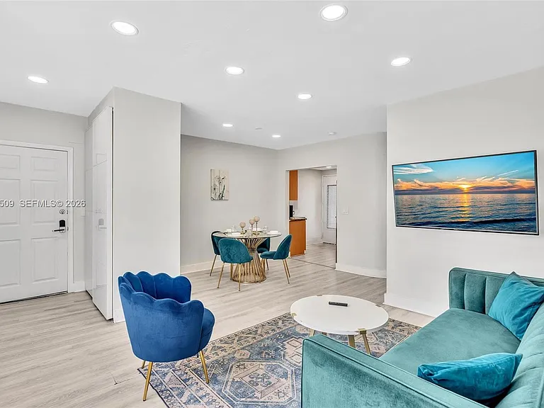 10000 E Bay Harbor Dr #18 — Photo 3