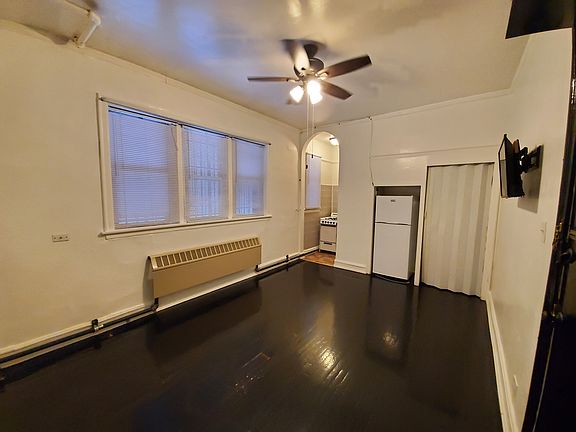 2nd image of 834 W Fullerton Ave APT C