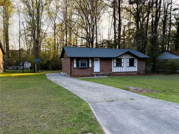 1345 La Belle St, Jonesboro, GA 30238