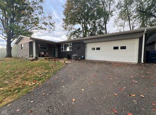 1075 W Hickory Dr, New Castle, IN 47362