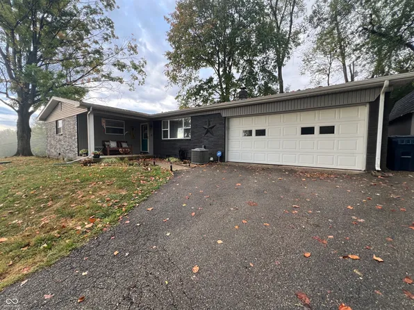 1075 W Hickory Dr, New Castle, IN 47362