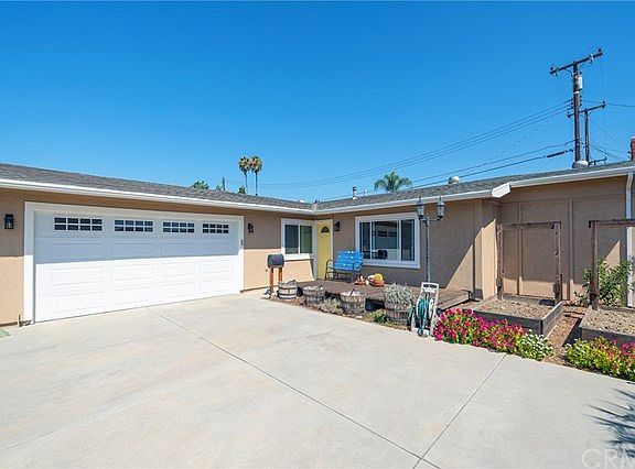 4th image of 803 E Del Mar Ave