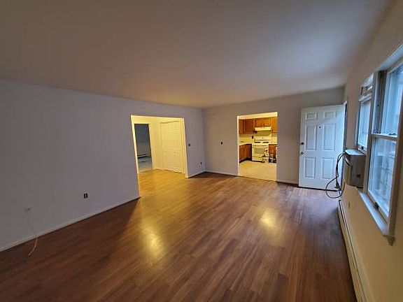 2nd image of 13 Bronxville Ln Floor 1